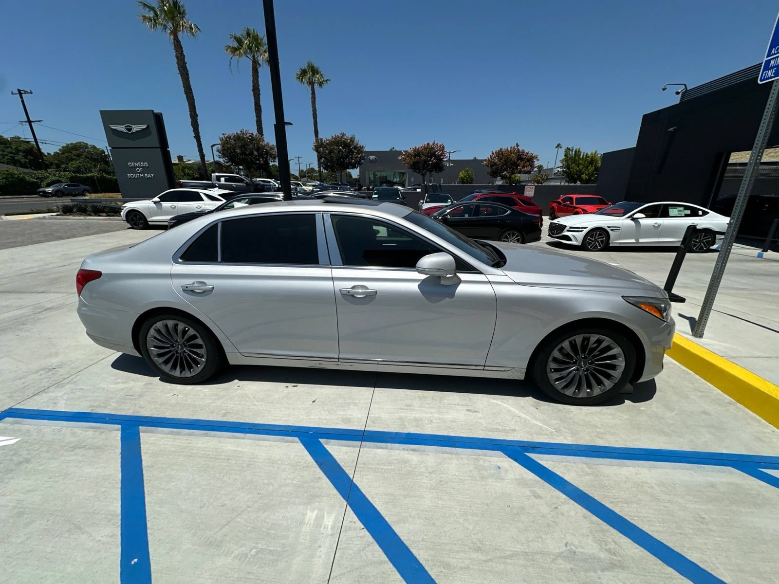 Used 2018 Genesis G90 5.0 Ultimate RWD image 3