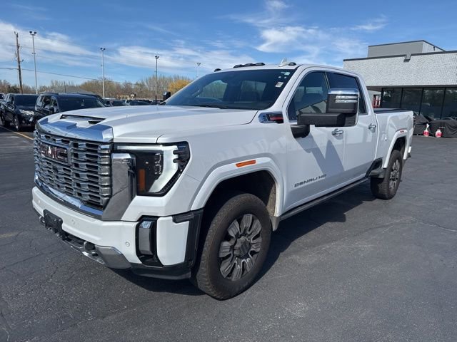 Used 2024 GMC Sierra 3500 Denali w/ Denali Reserve Package AWD/4WD image 4