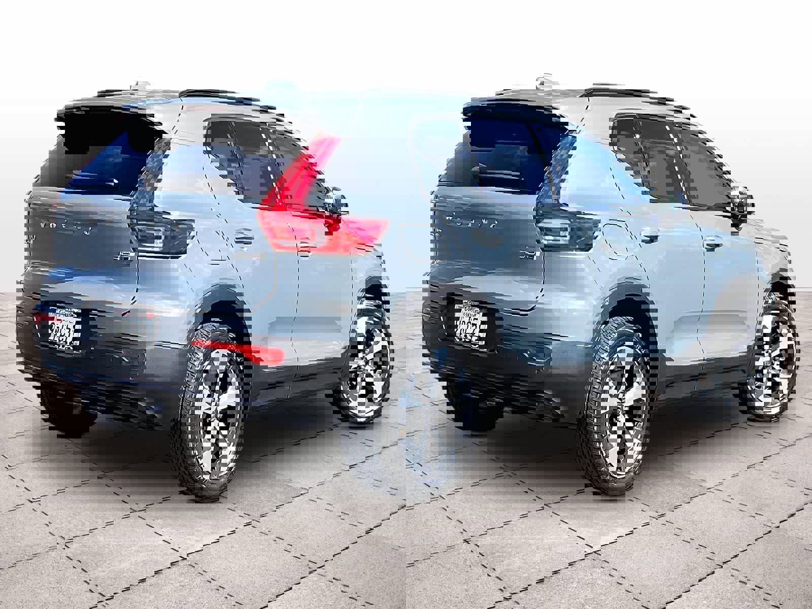 Used 2023 Volvo XC40 B5 Plus w/ Protection Package Premier image 15