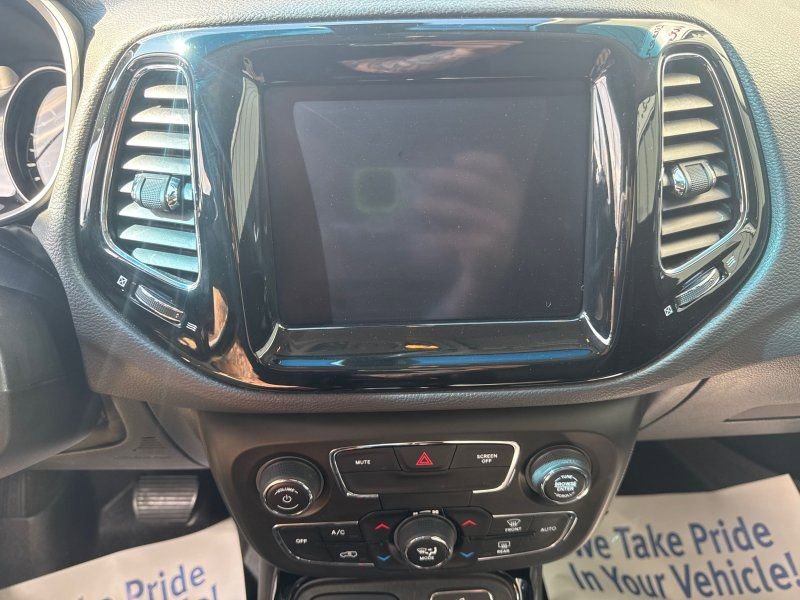 Used 2018 Jeep Compass Limited w/ Navigation Group AWD/4WD image 23
