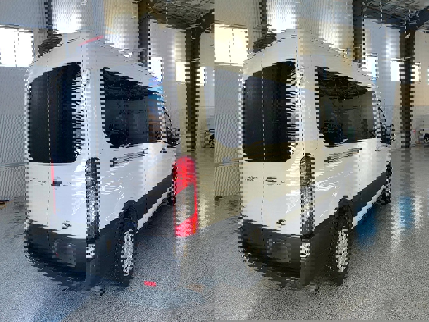 Used 2023 Ford Transit 350 XLT image 9