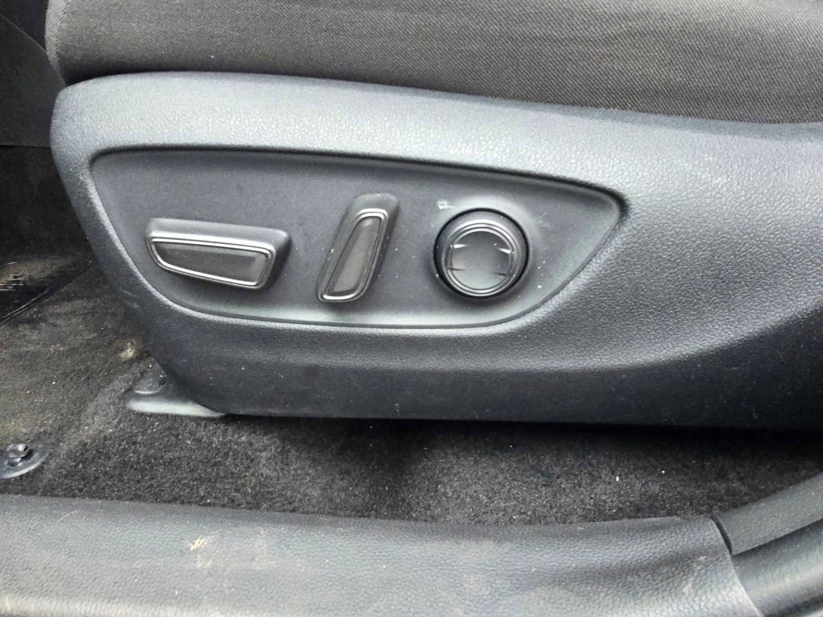 Used 2025 Toyota RAV4 XLE image 24