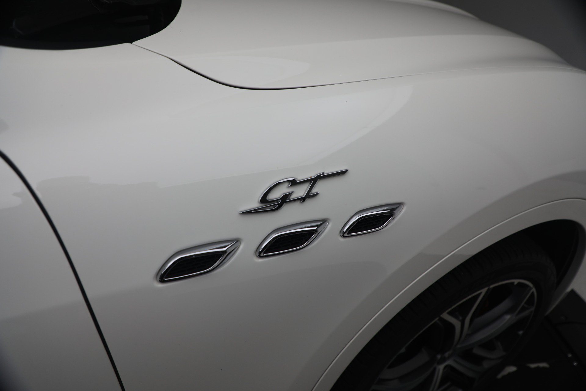 Certified 2023 Maserati Levante GT AWD/4WD image 32