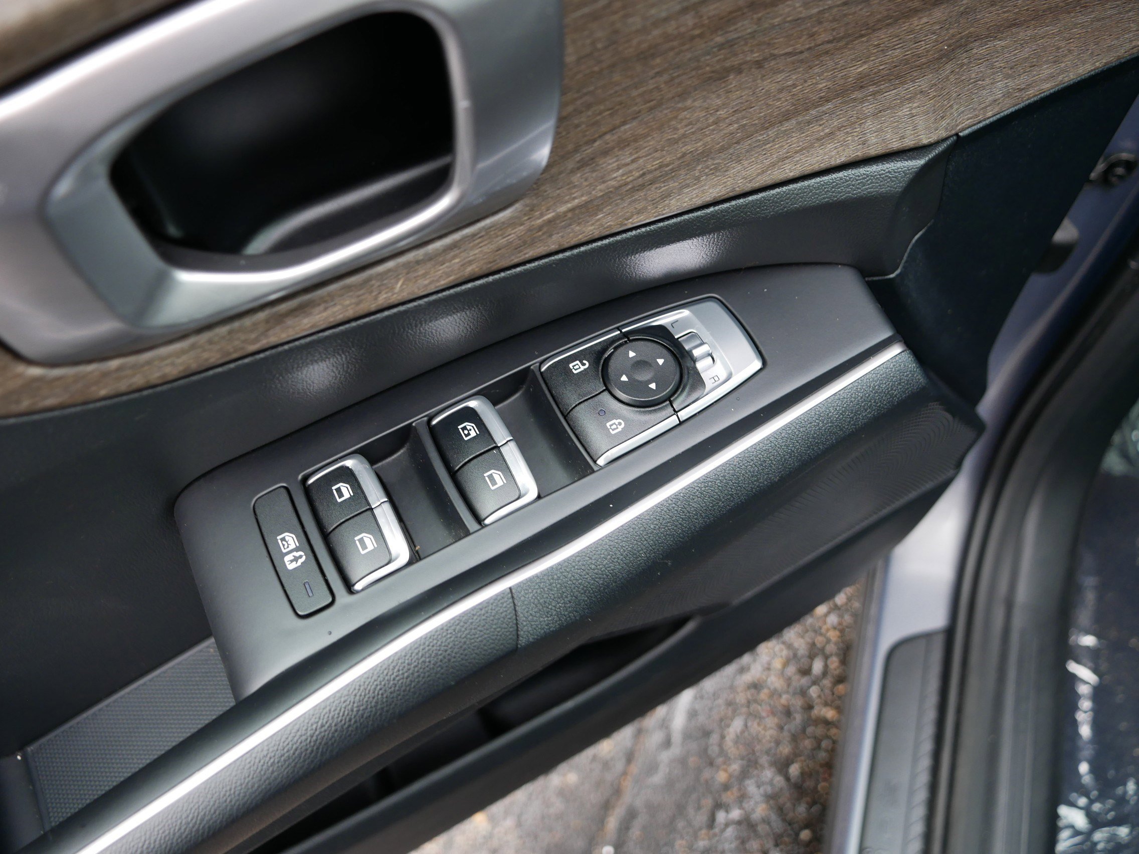 Certified 2022 Kia Sorento S w/ Panoramic Sunroof Package image 19