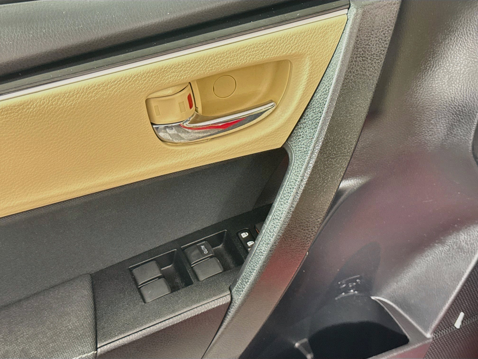 Certified 2018 Toyota Corolla LE FWD image 18