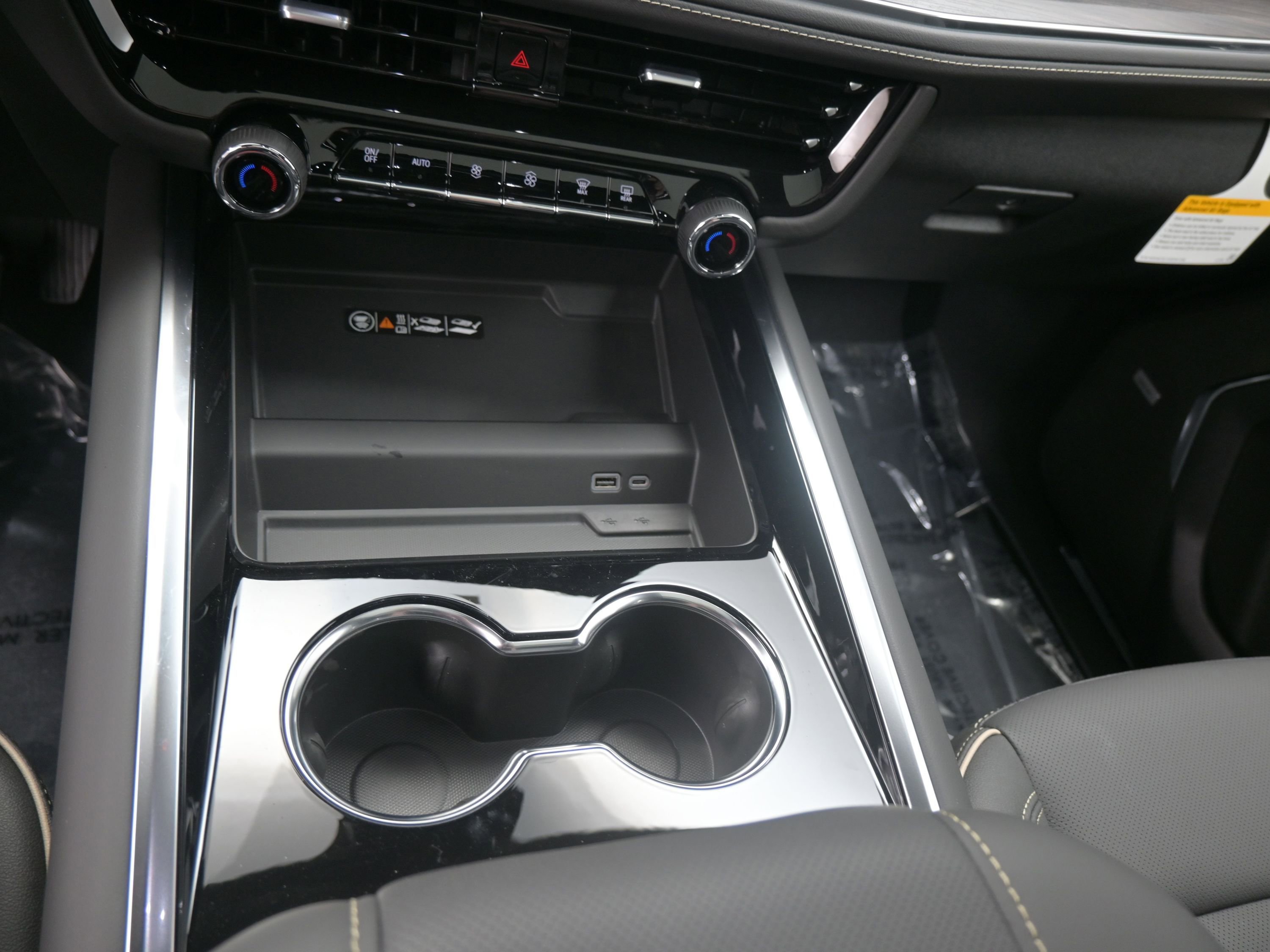 Used 2024 Chevrolet Silverado 1500 Custom Trail Boss w/ LPO, Dark Essentials Package image 21