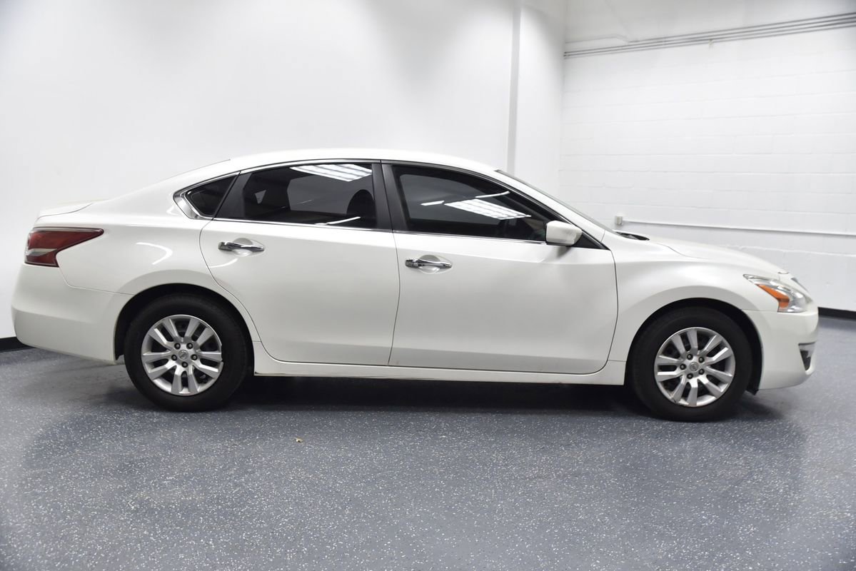 Used 2013 Nissan Altima 2.5 S image 3
