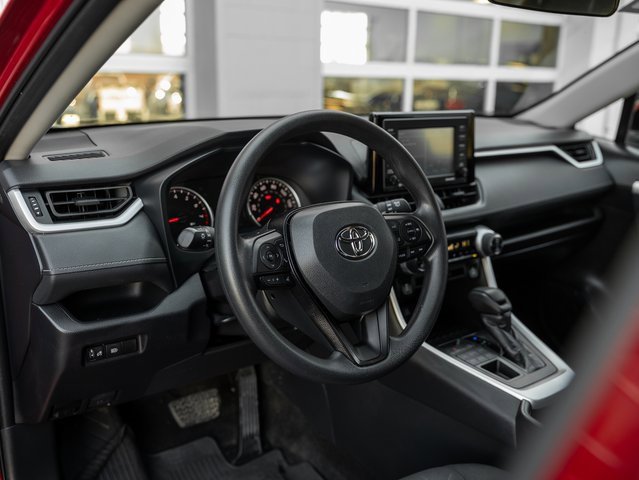 Used 2021 Toyota RAV4 XLE image 12