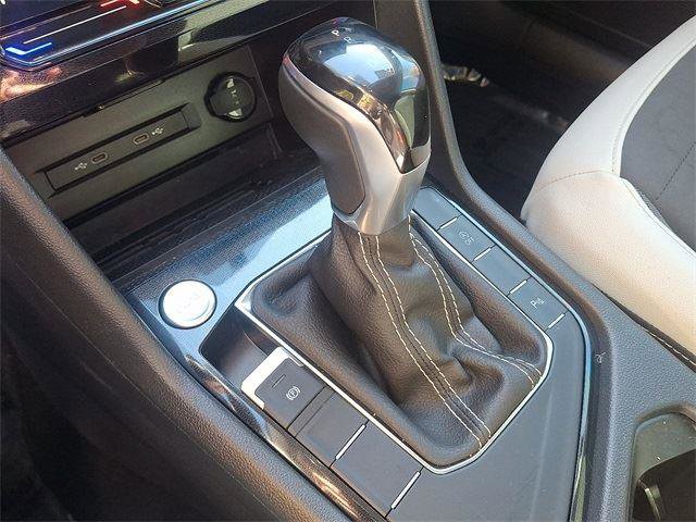 Certified 2025 Volkswagen Taos SE w/ Panoramic Sunroof Package image 15