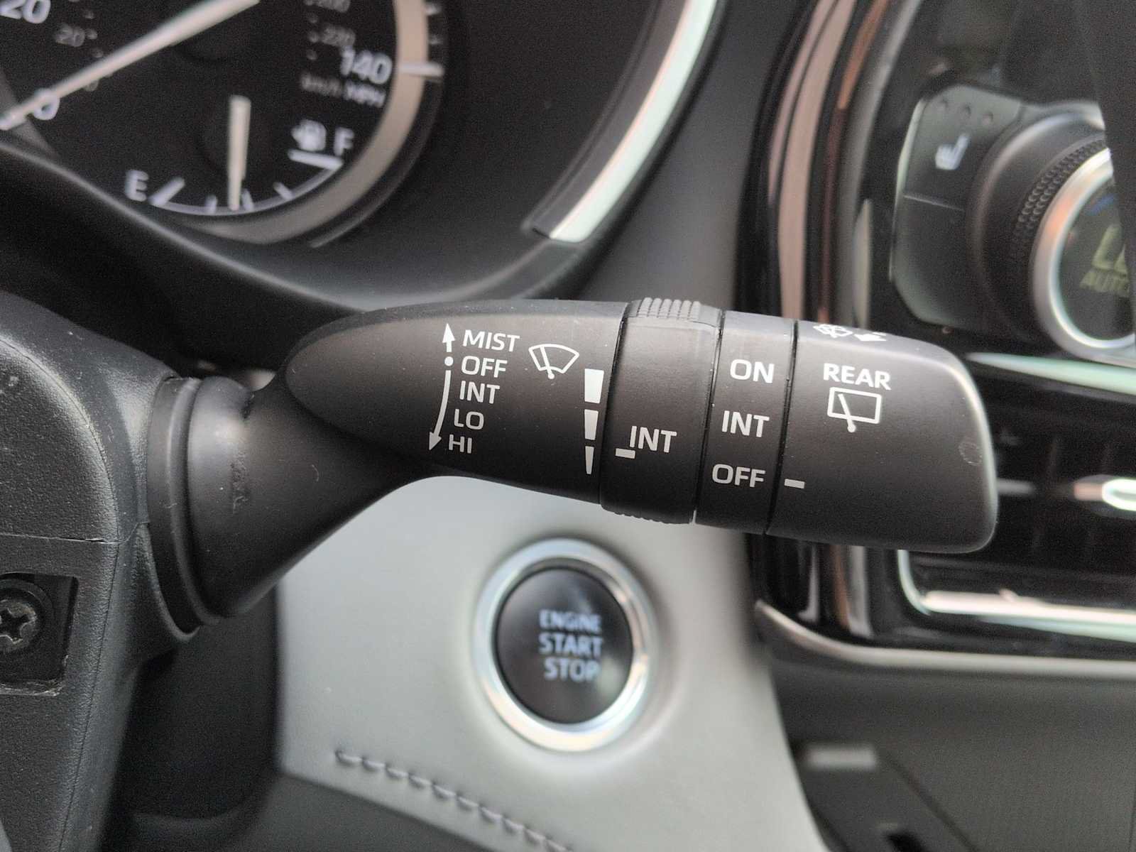 Used 2021 Toyota Highlander XLE AWD/4WD image 28