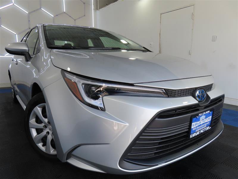 Used 2025 Toyota Corolla LE AWD/4WD image 2