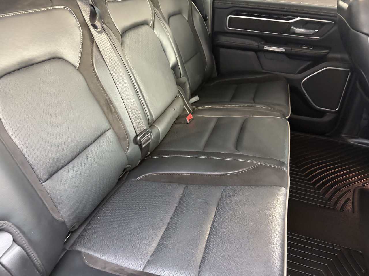 Used 2020 RAM 1500 Laramie RWD image 18