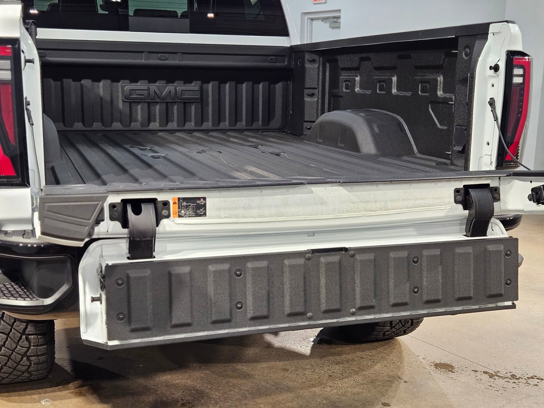 Used 2025 GMC Sierra 2500 AT4X image 18