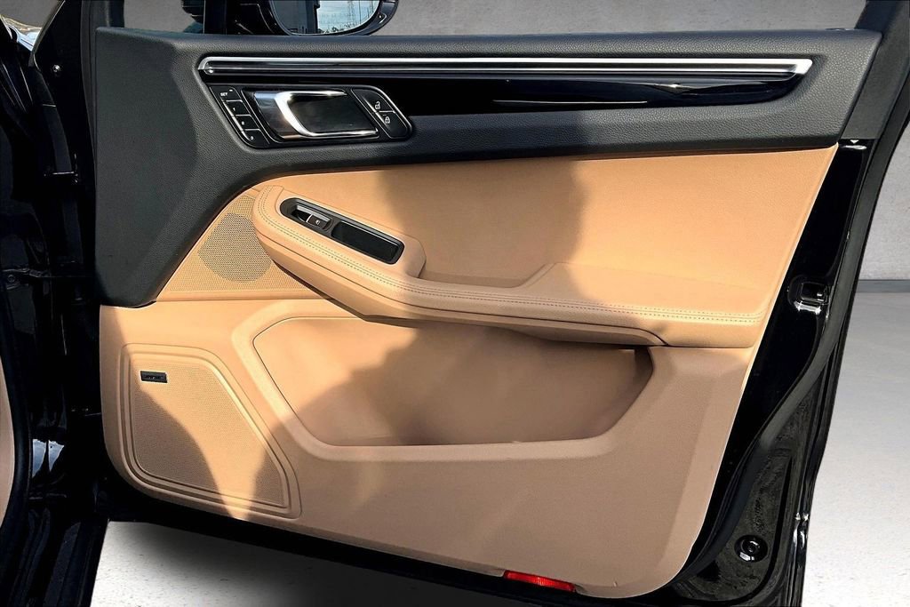 Used 2022 Porsche Macan AWD/4WD image 31