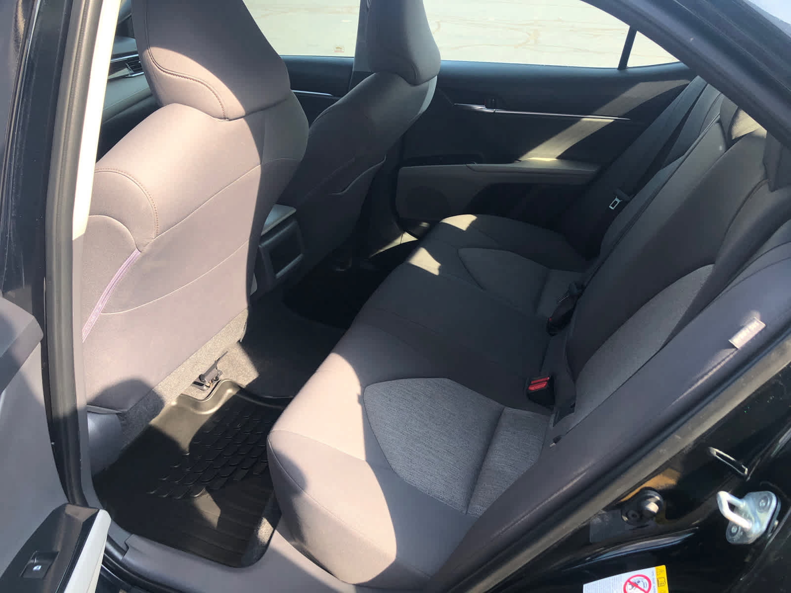 Used 2018 Toyota Camry LE w/ Convenience Package FWD image 14