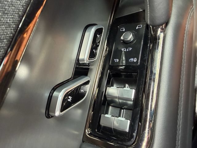 Used 2025 Land Rover Range Rover Sport SE AWD/4WD image 35