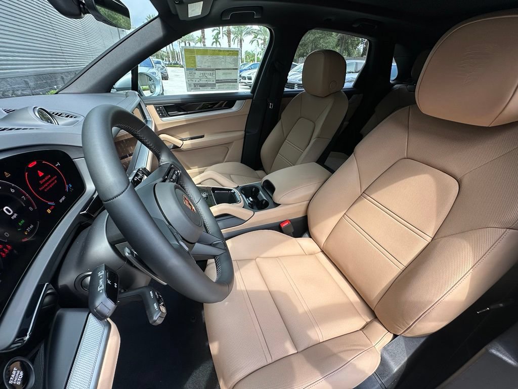 Used 2026 Porsche Cayenne E-Hybrid AWD/4WD image 5