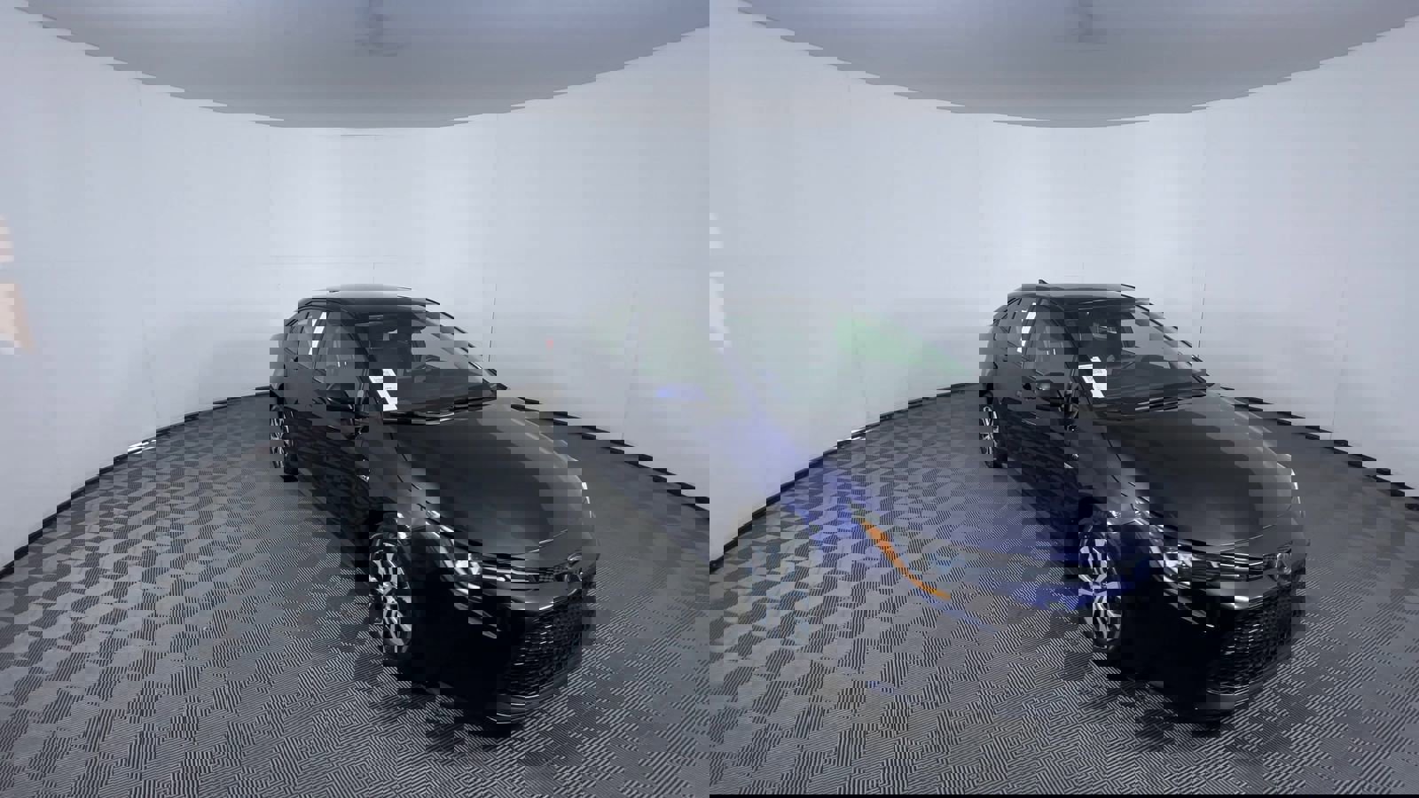 Used 2021 Toyota Corolla LE image 2