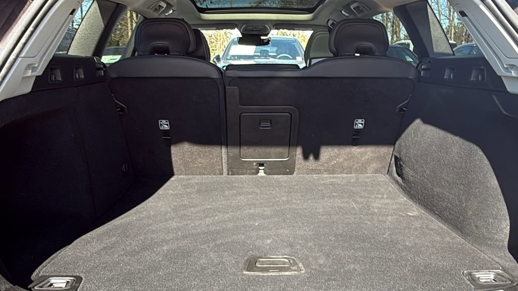 Used 2025 Volvo V60 B5 Cross Country Plus image 18