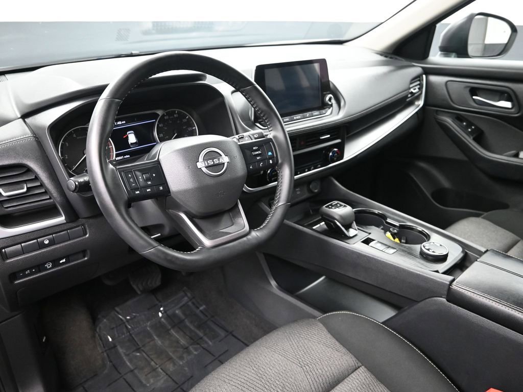 Used 2025 Nissan Rogue SV image 13