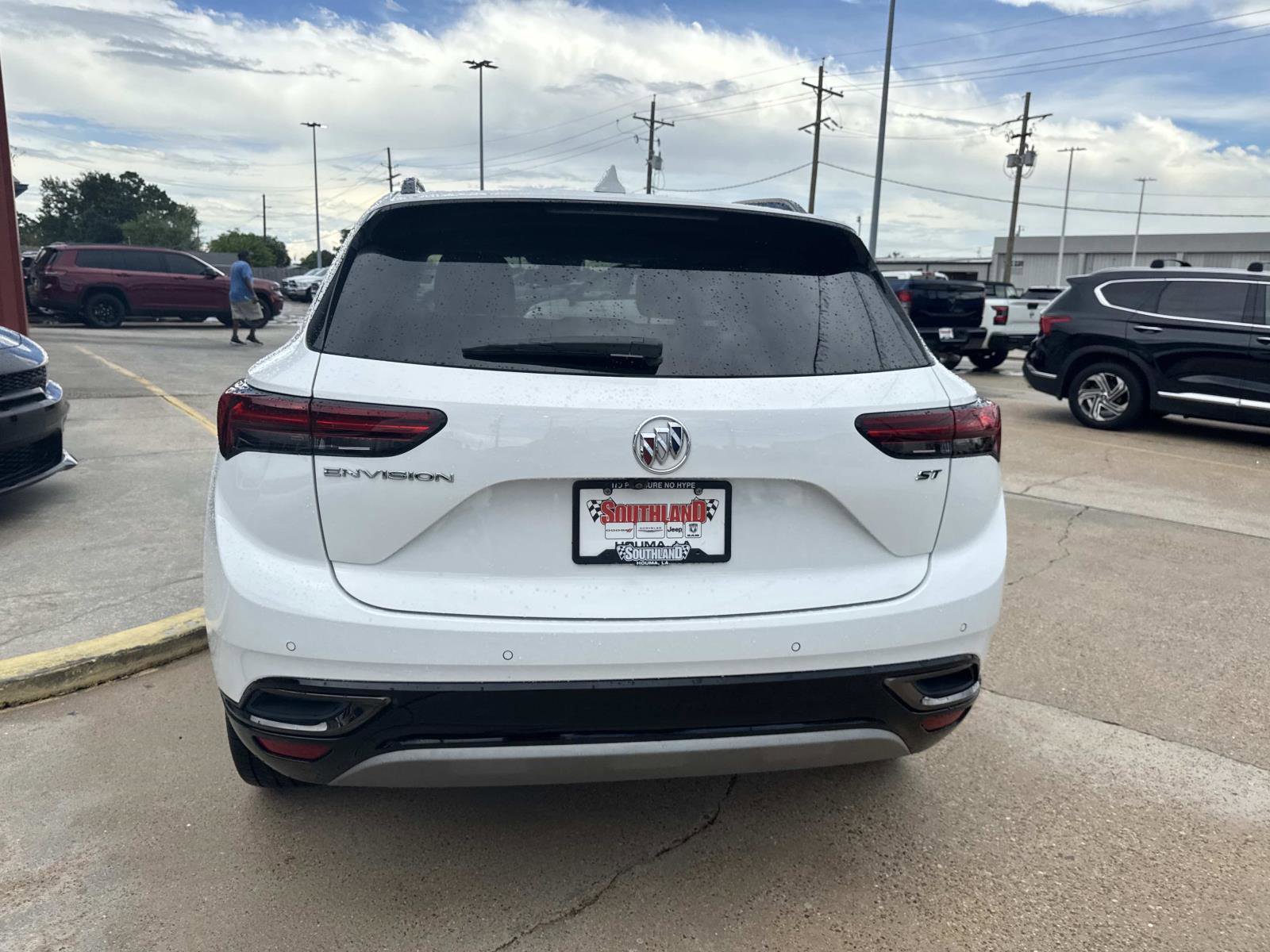 Used 2022 Buick Envision Essence w/ Sport Touring Package image 6