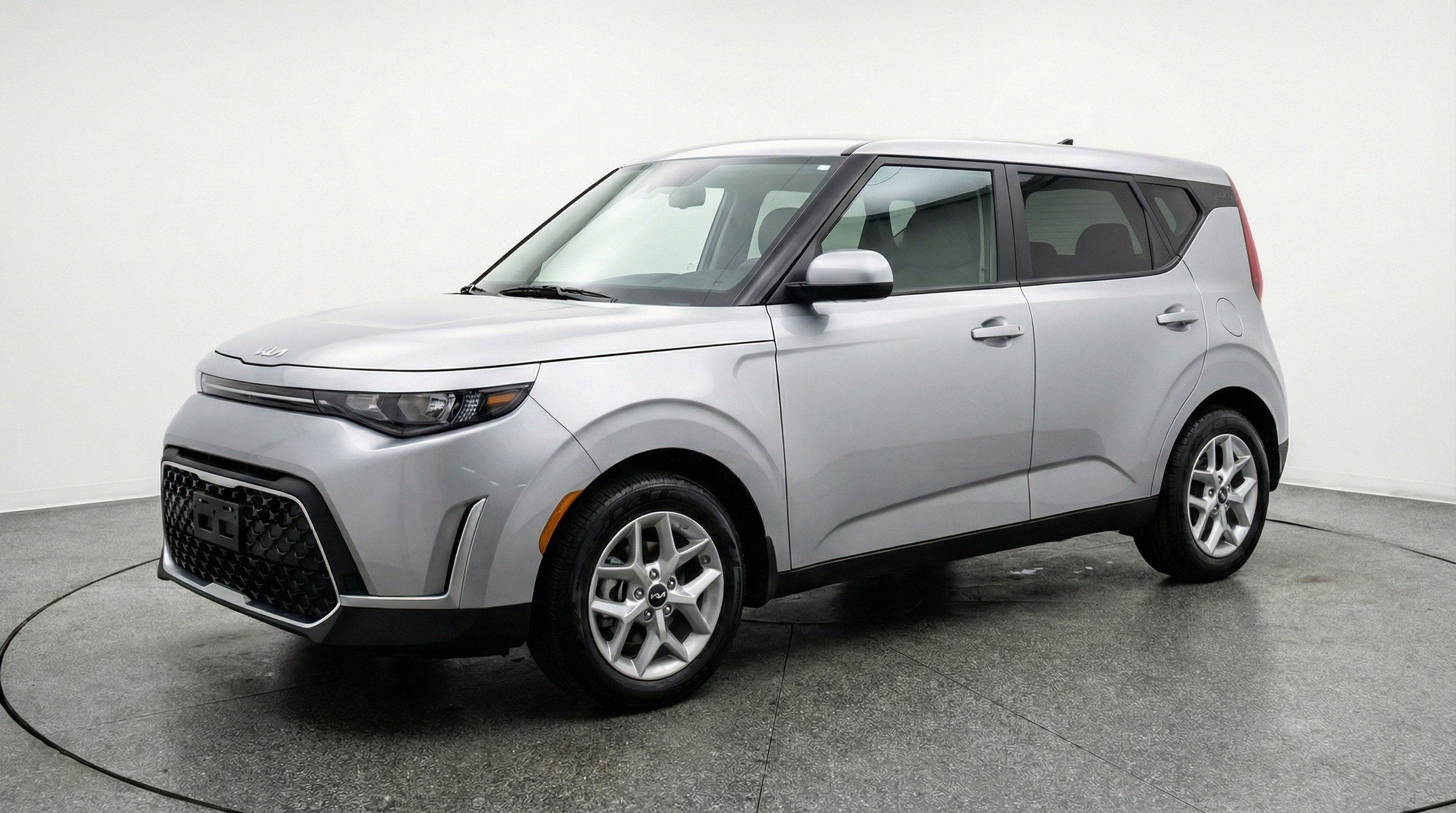 Used 2025 Kia Soul LX w/ LX Technology Package image 3