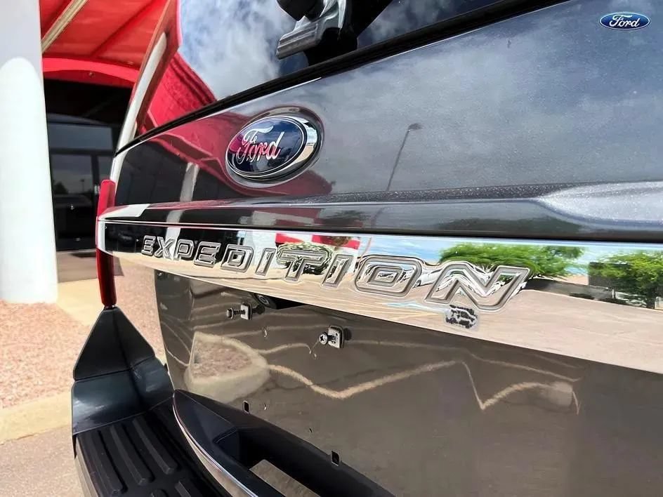 Used 2017 Ford Expedition XLT AWD/4WD image 25