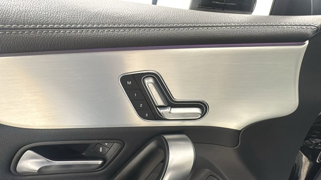 Used 2025 Mercedes-Benz CLA 250 4MATIC image 12