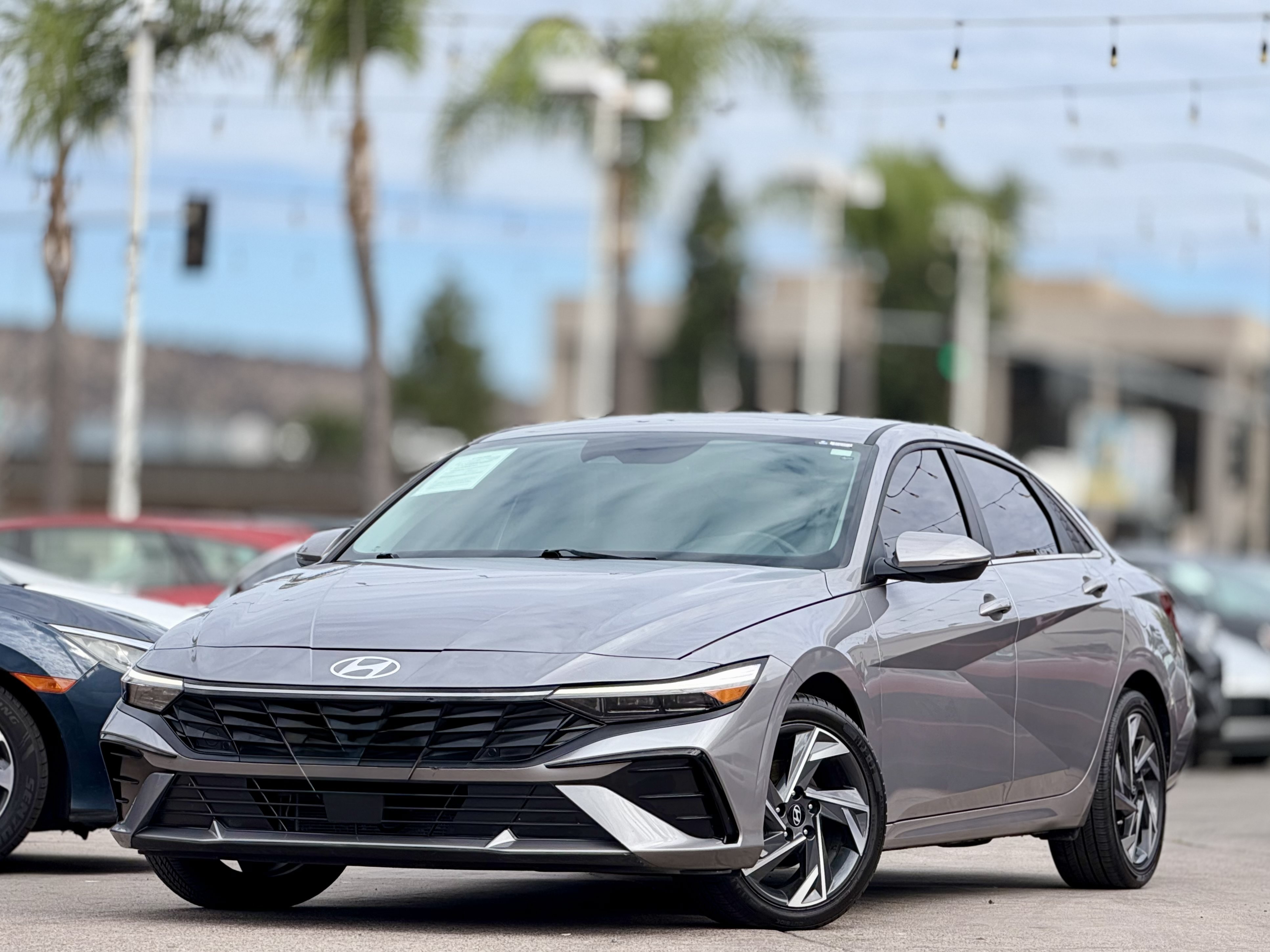 Used 2025 Hyundai Elantra Limited FWD image 1