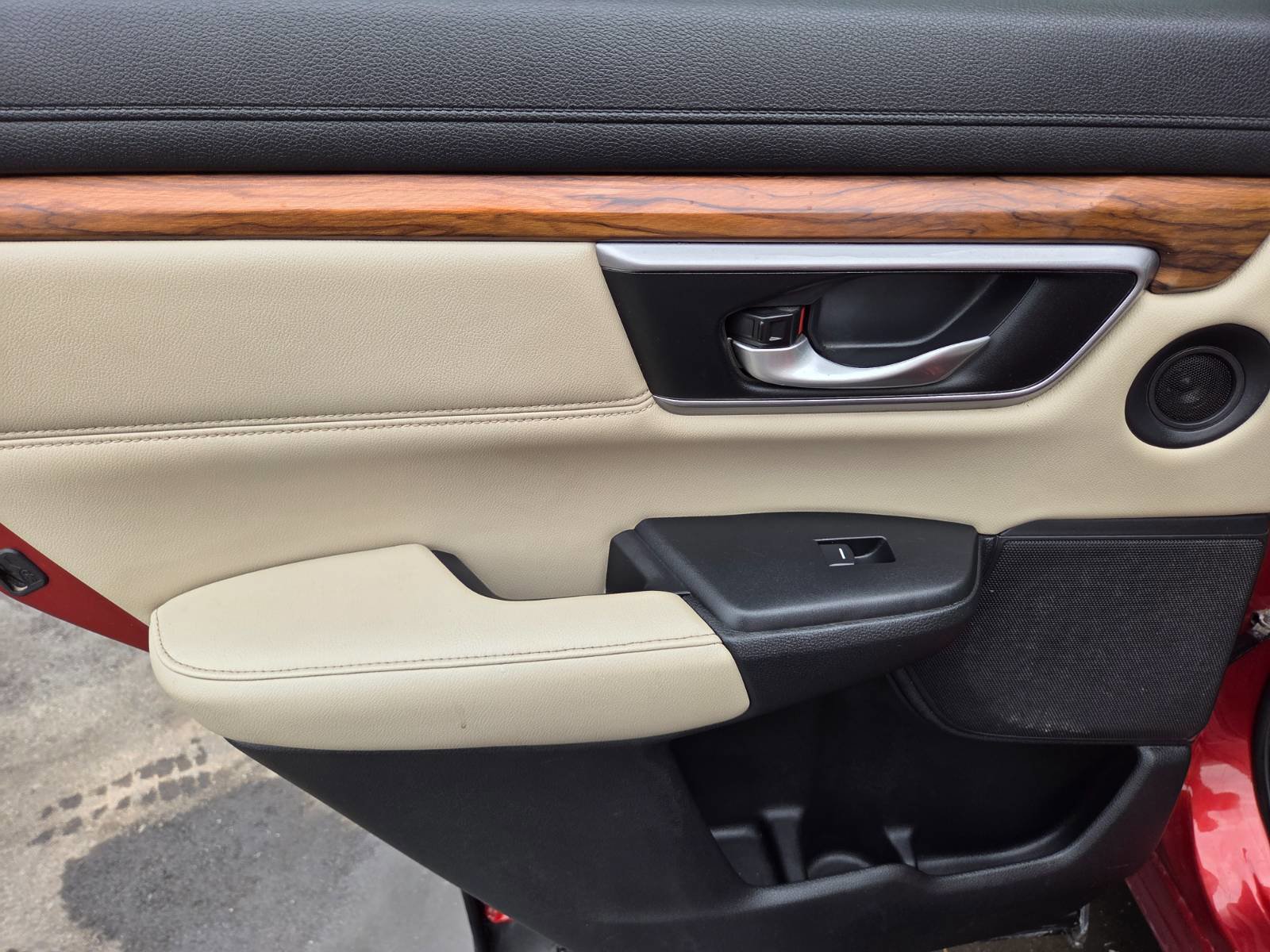 Used 2017 Honda CR-V Touring image 10