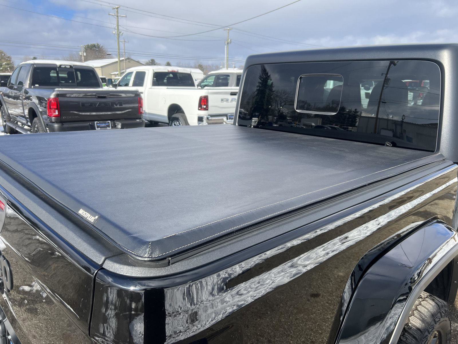 Used 2022 Jeep Gladiator Willys image 38