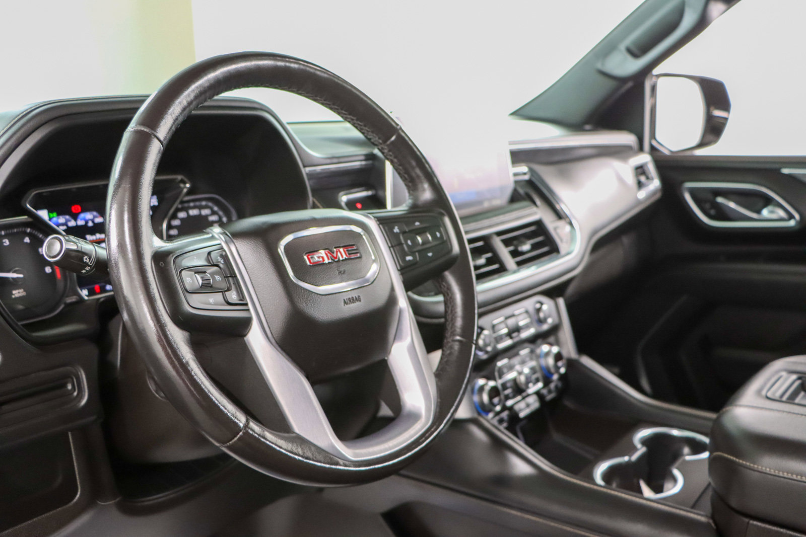 Used 2021 GMC Yukon SLT image 27