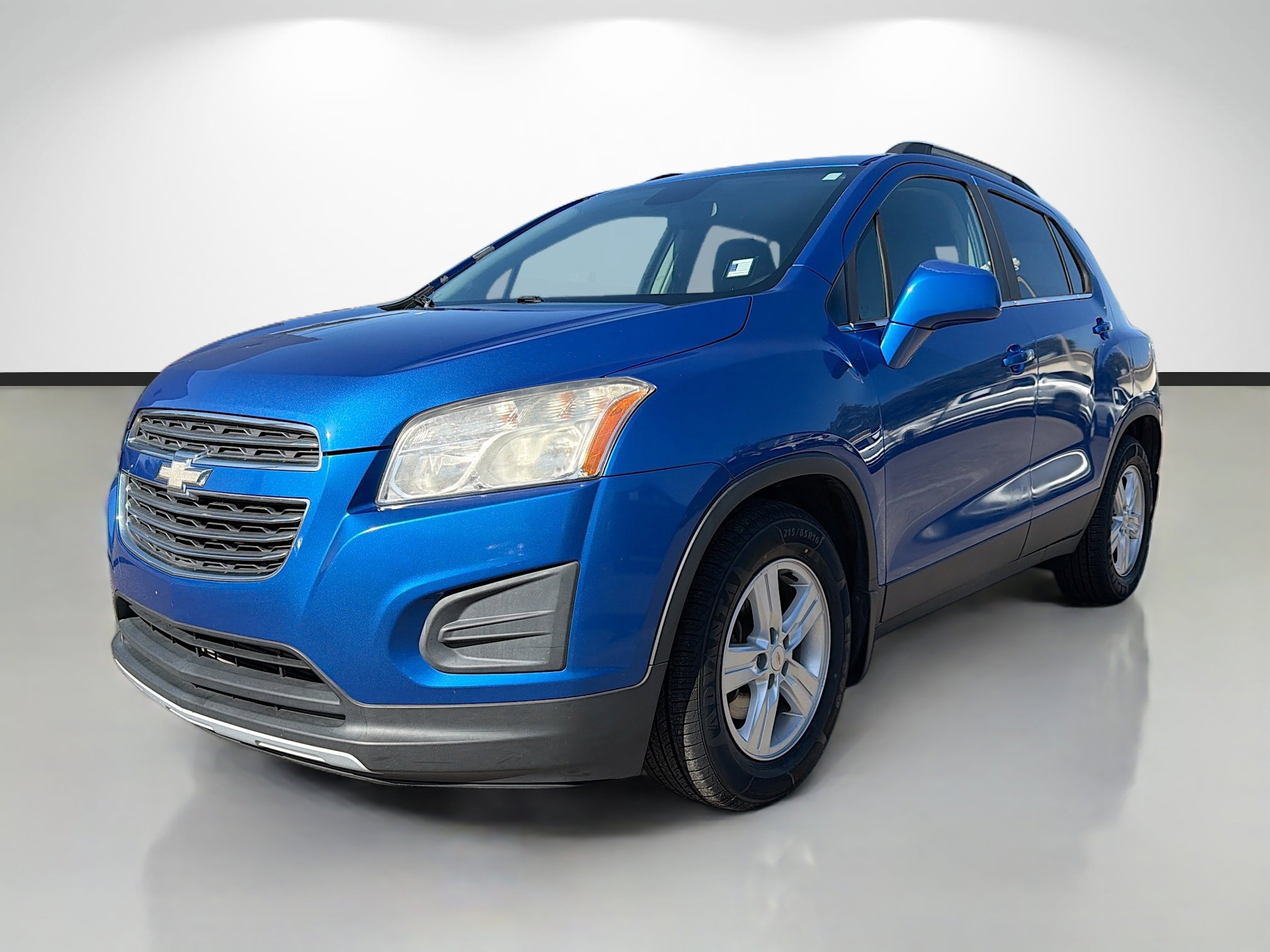 Used 2016 Chevrolet Trax LT w/ LT Sun and Sound Package FWD image 4