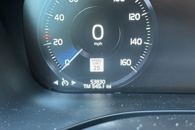 Used 2019 Volvo XC60 T8 Momentum w/ Premium Package AWD/4WD image 25