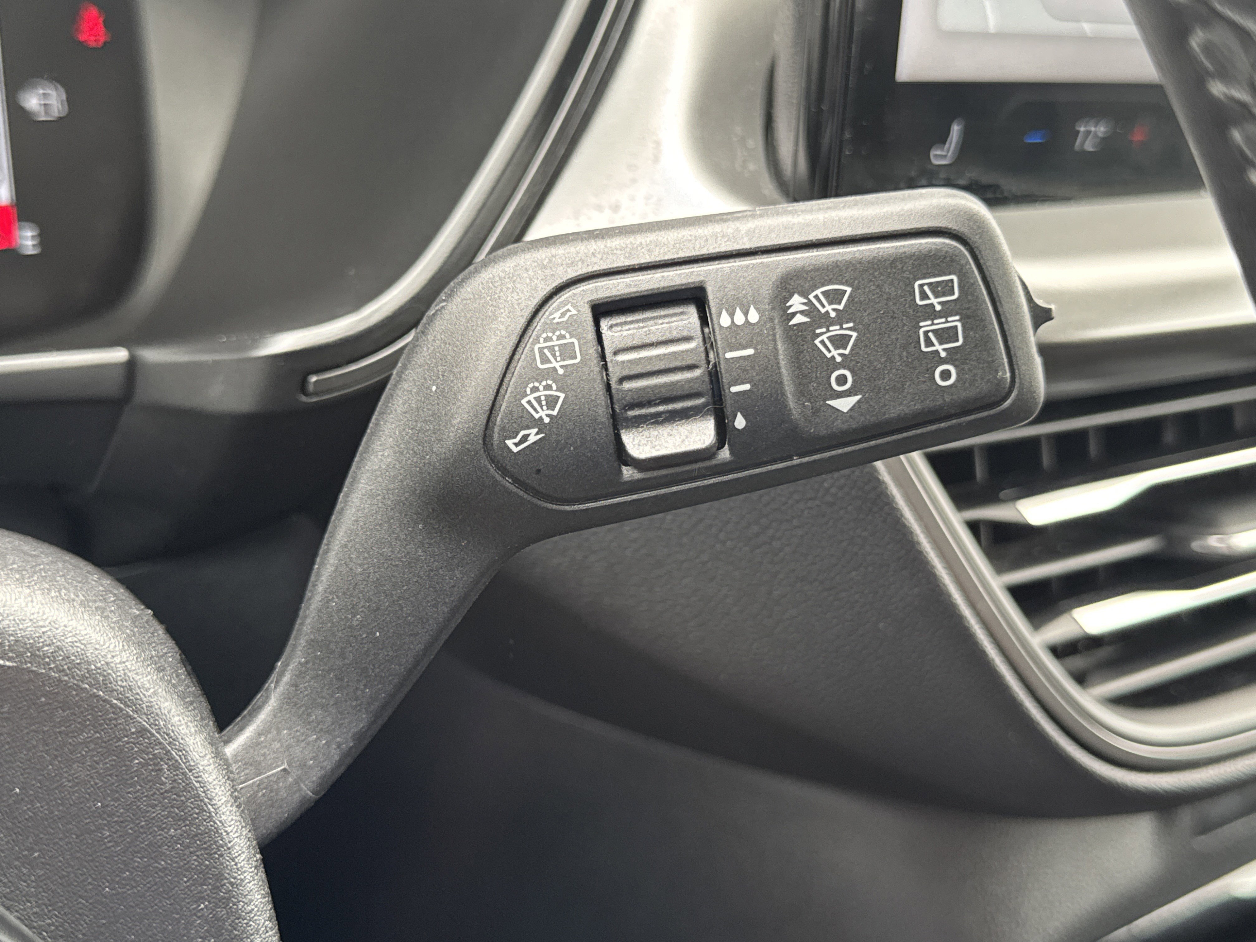 Used 2023 Ford Escape SE image 19