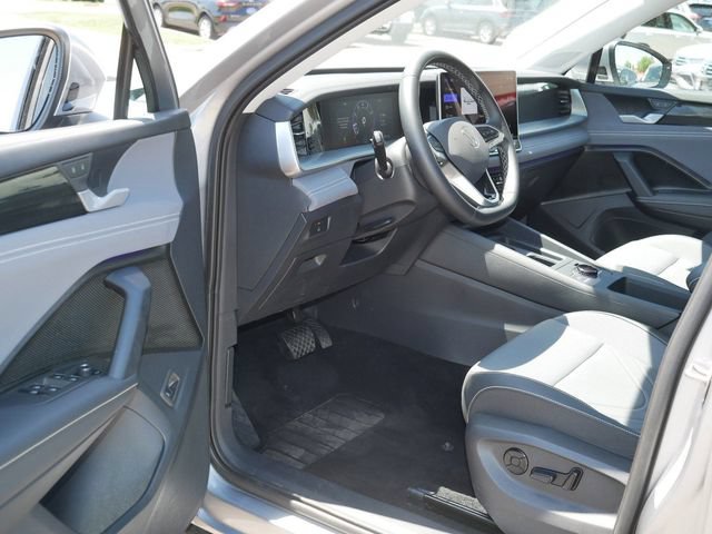 Certified 2025 Volkswagen Tiguan SE AWD/4WD image 12