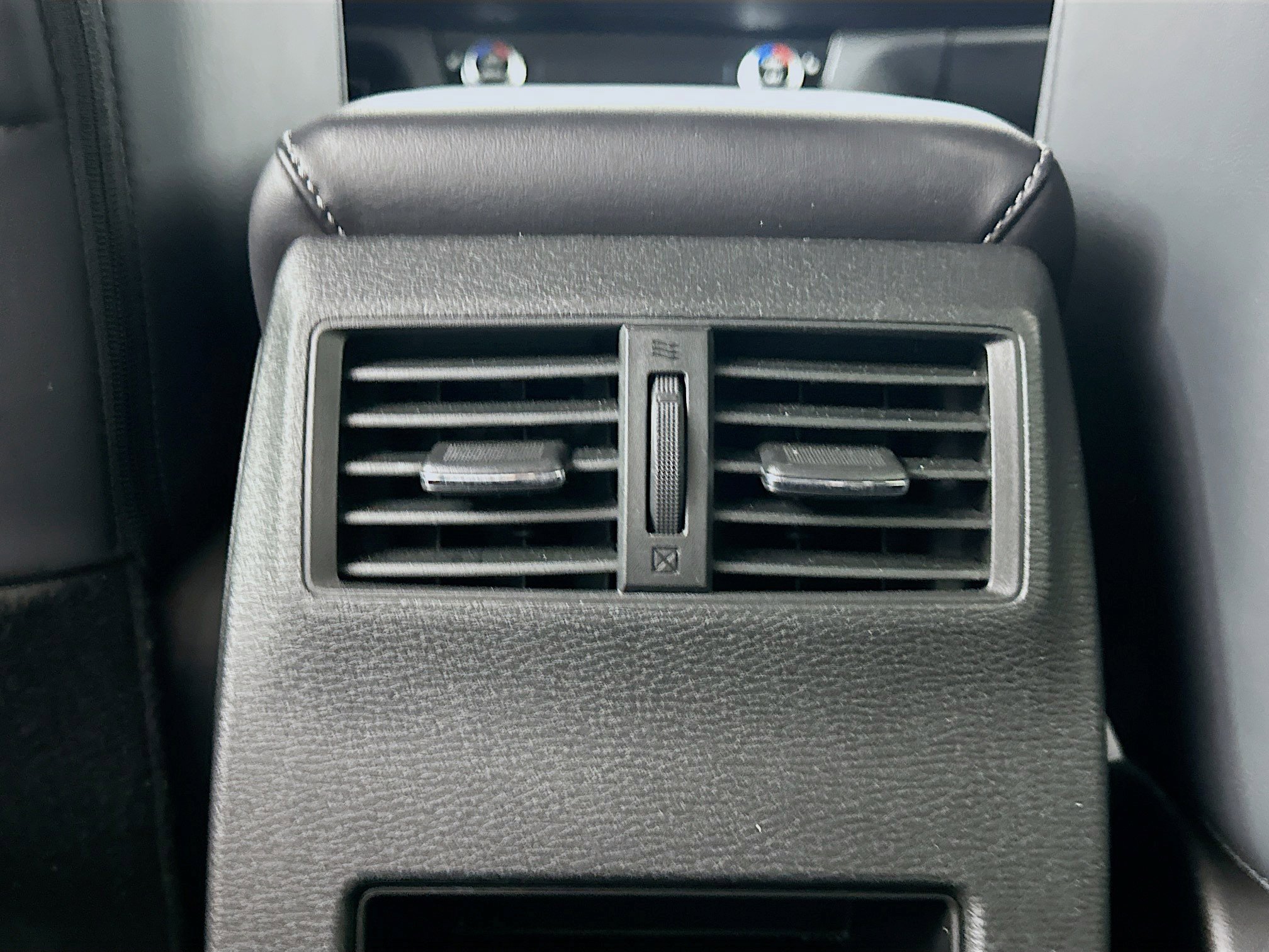 Used 2025 Mitsubishi Outlander SE image 27