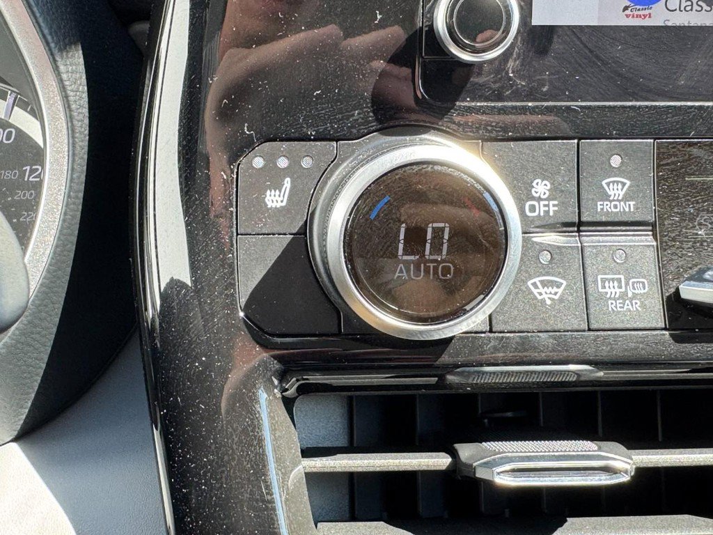 Used 2025 Toyota Highlander AWD image 23