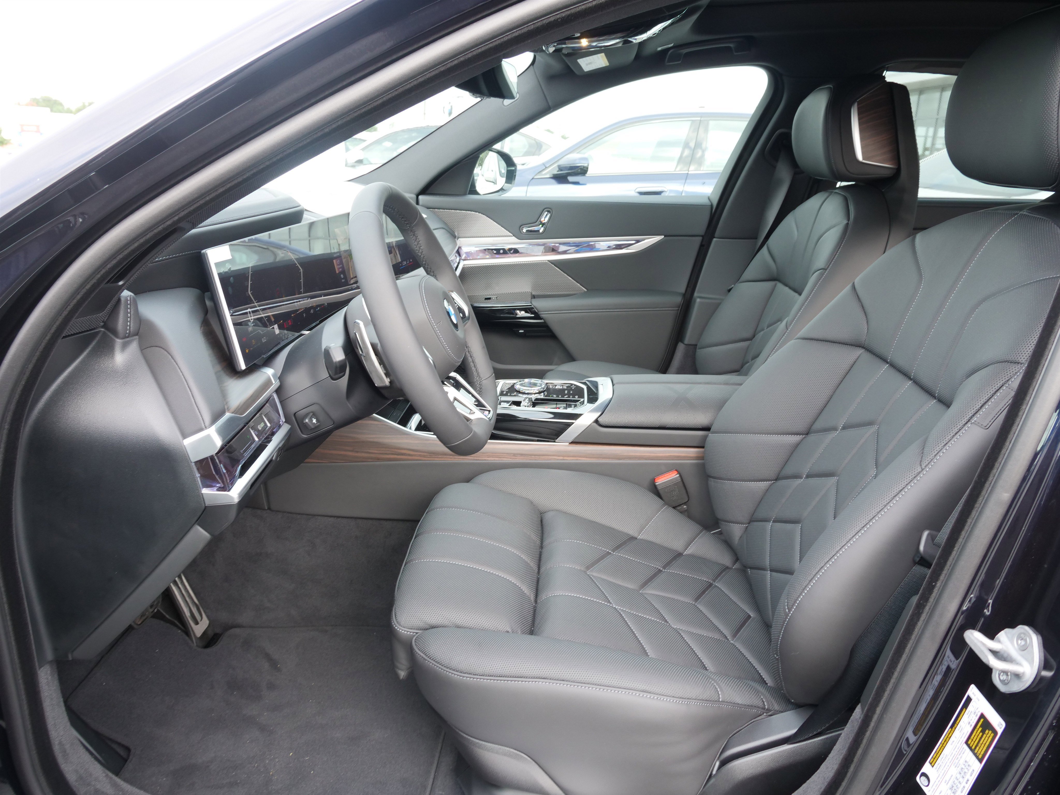 New 2025 BMW 740i w/ Premium Package image 13