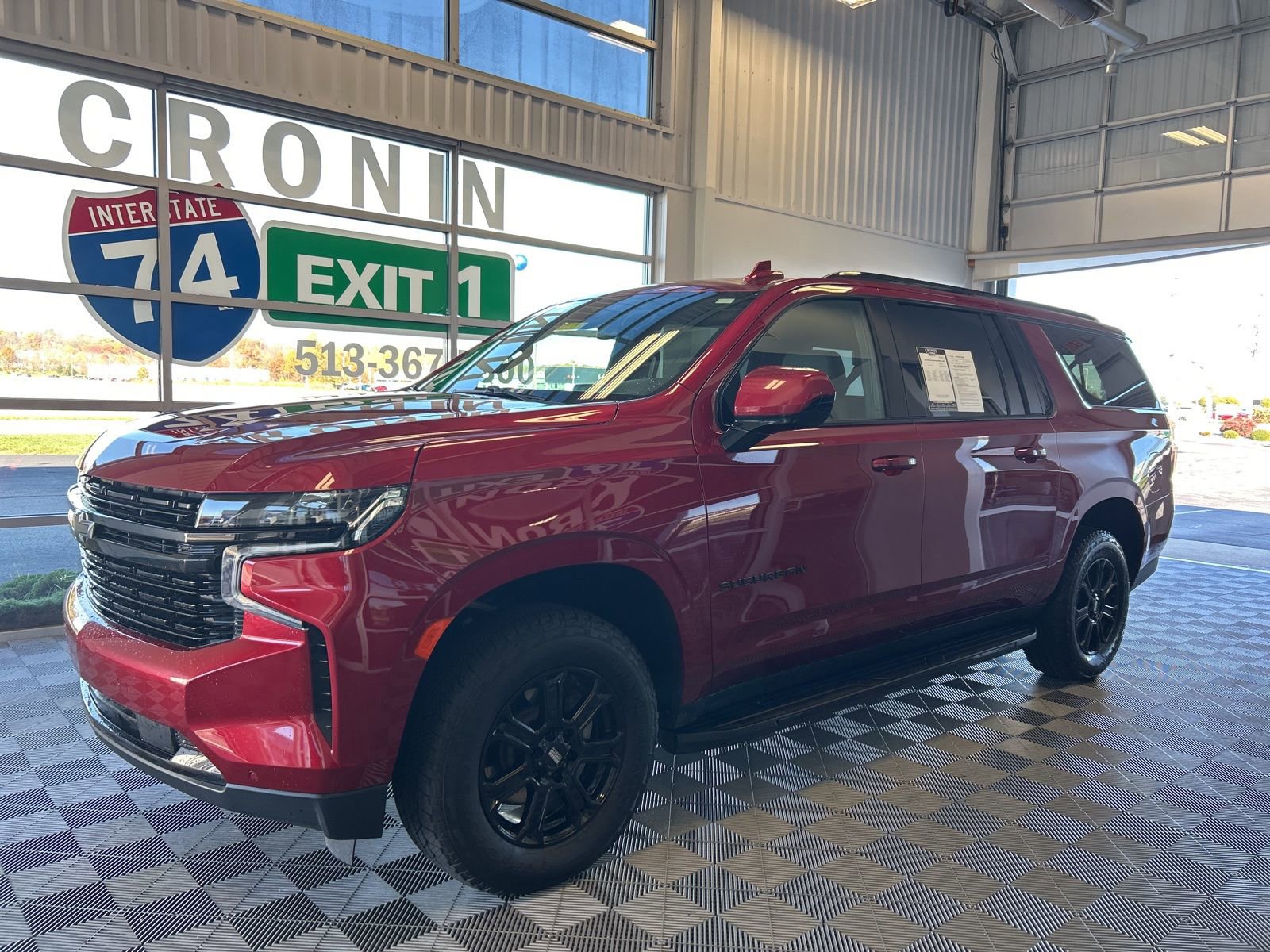 Used 2023 Chevrolet Suburban RST image 3