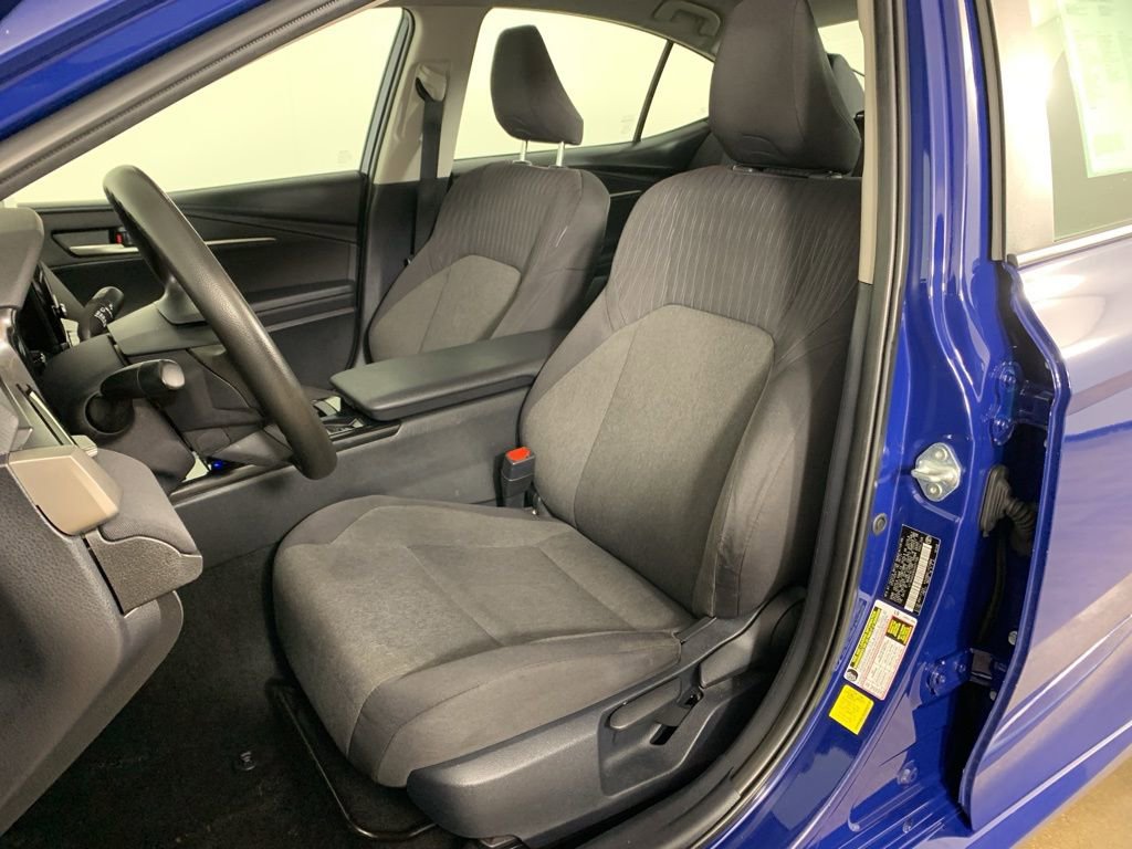 Used 2025 Toyota Camry LE image 27