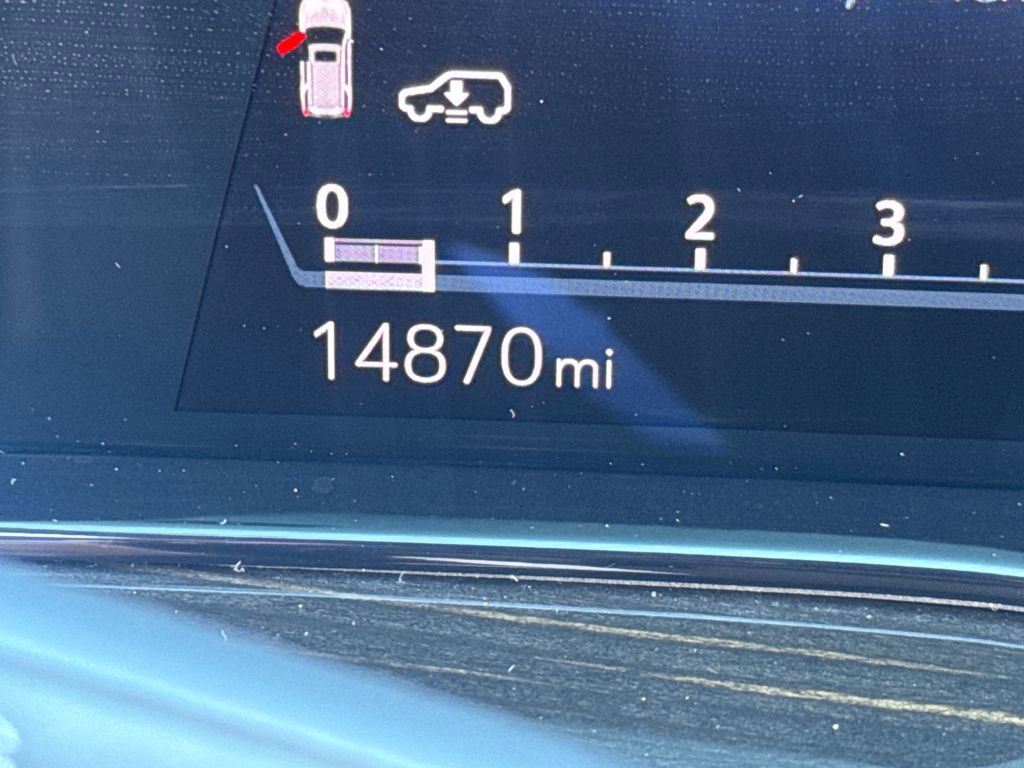 Used 2023 Cadillac Escalade Premium Luxury w/ Performance Package image 17