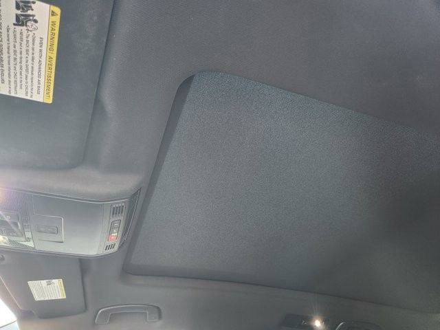 Used 2022 Volkswagen Tiguan SEL R-Line image 24