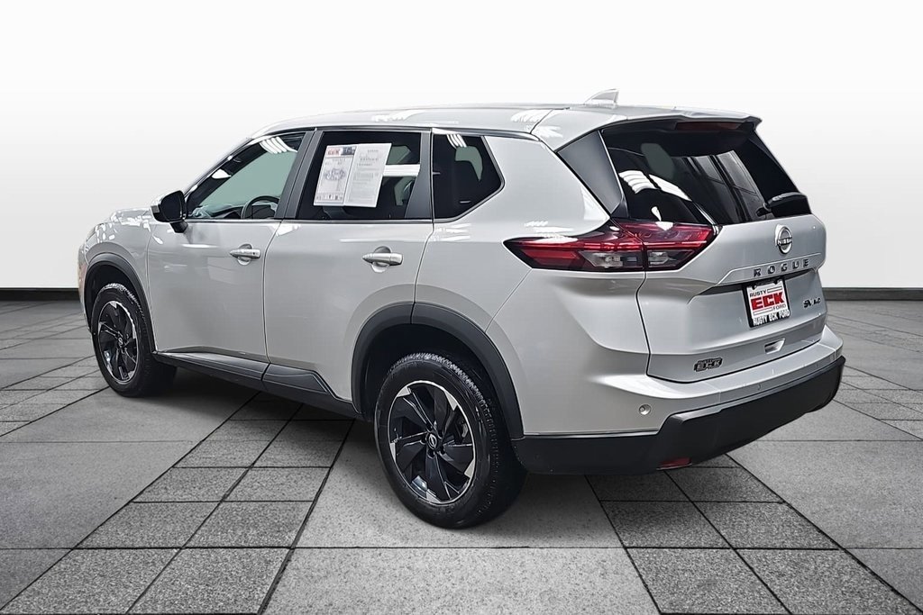 Used 2024 Nissan Rogue SV image 7