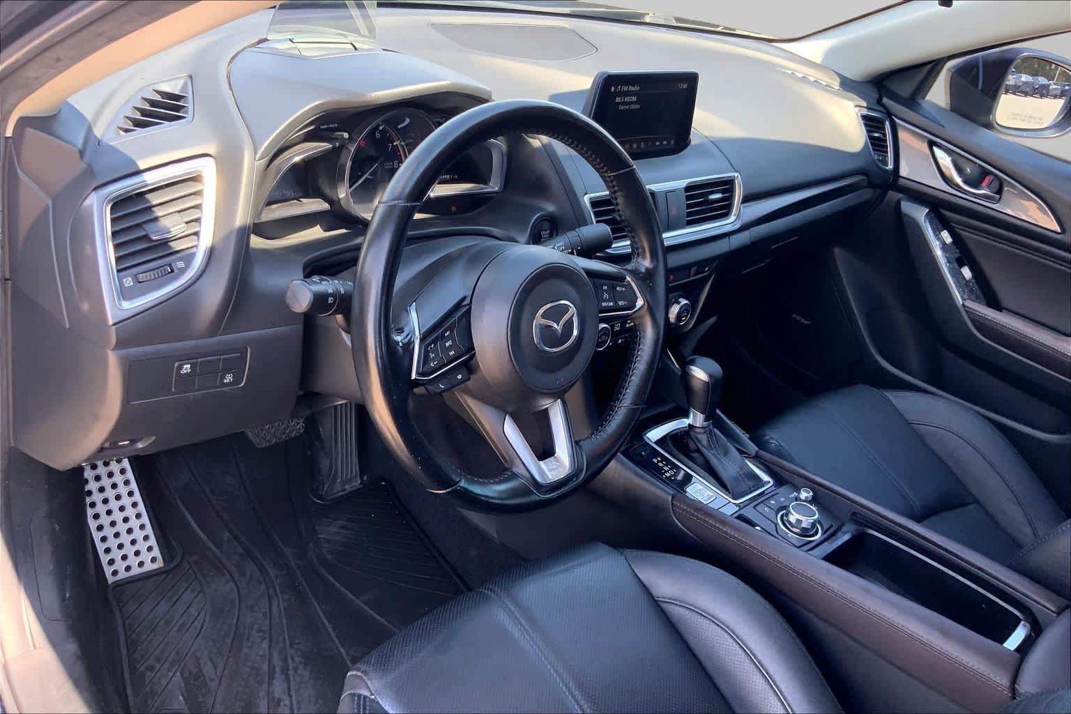 Used 2018 MAZDA MAZDA3 Grand Touring FWD image 17