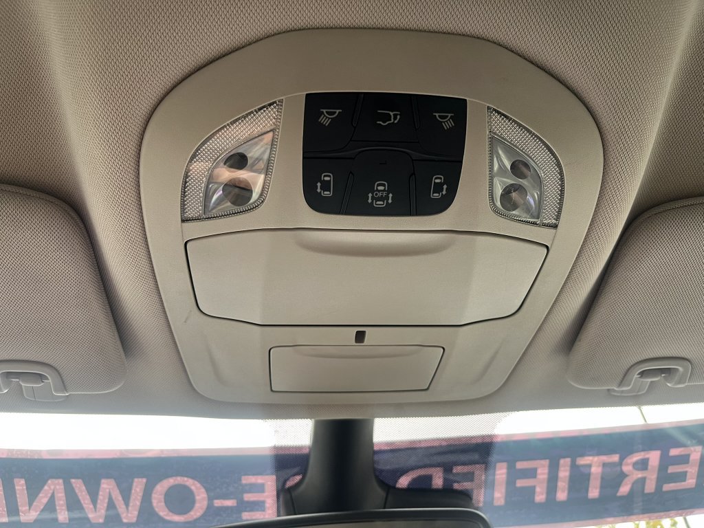 Used 2024 Chrysler Pacifica Touring-L FWD image 20