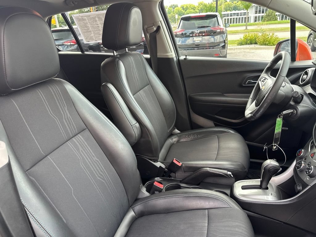 Used 2015 Chevrolet Trax LT w/ LT Sun and Sound Package FWD image 13