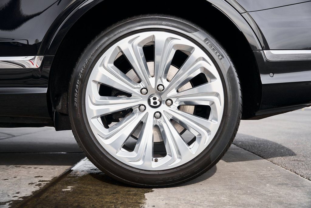 Used 2023 Bentley Bentayga Extended Wheelbase AWD/4WD image 19