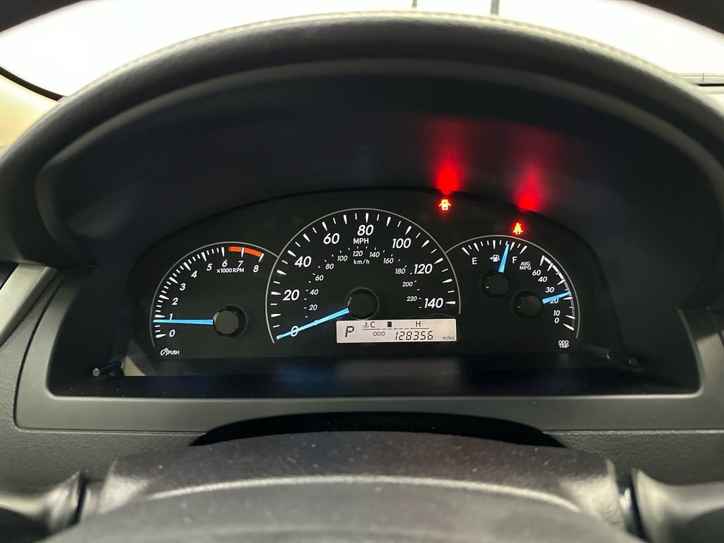 Used 2014 Toyota Camry L image 23