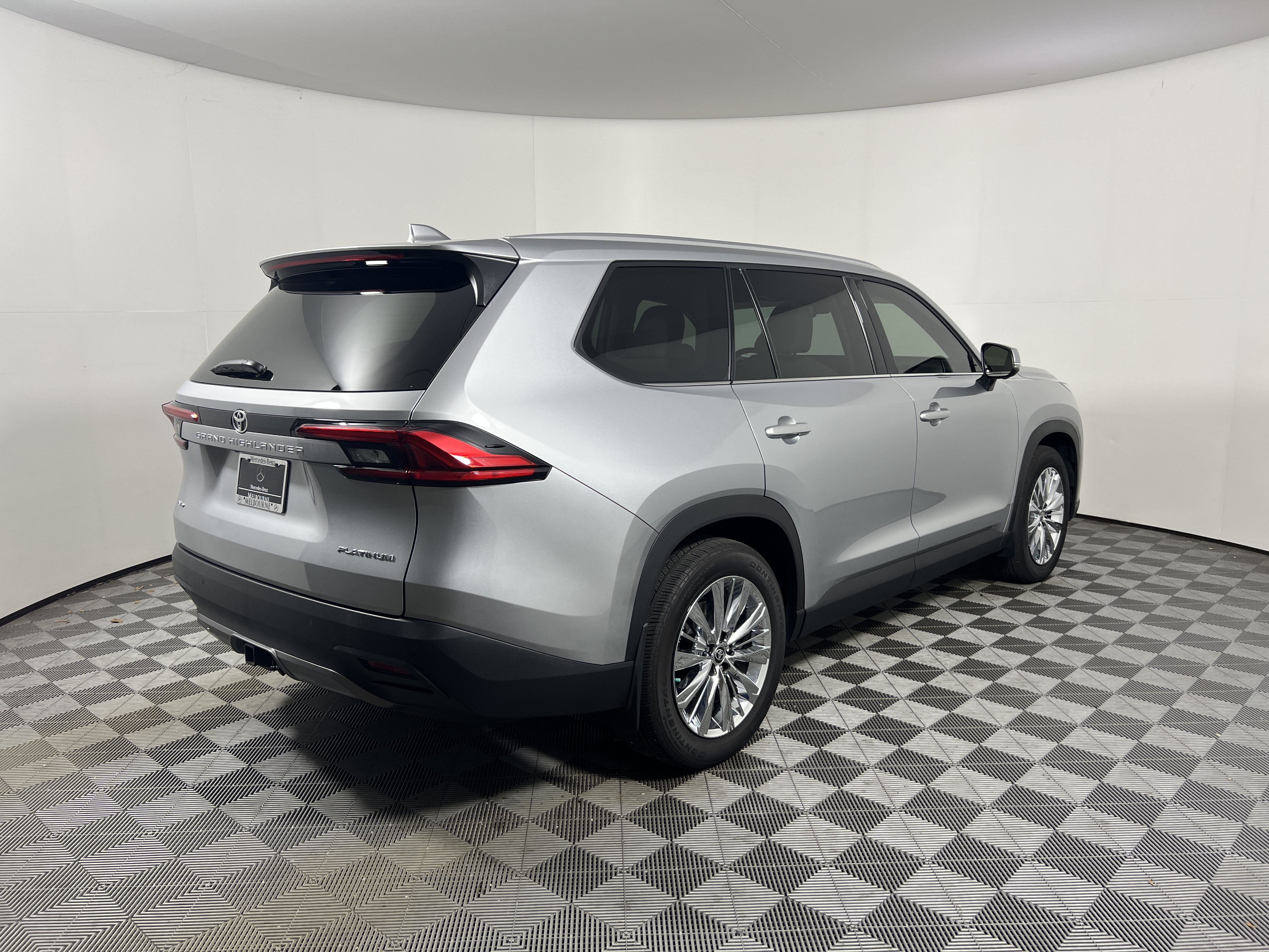 Used 2024 Toyota Grand Highlander AWD image 5